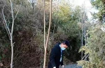 清理廣場垃圾